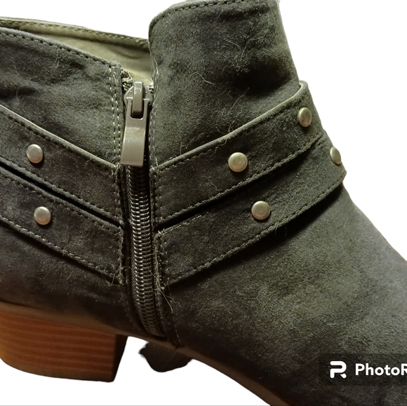 Torrid Studded Ankleboots NWOT 9W - Picture 3 of 7